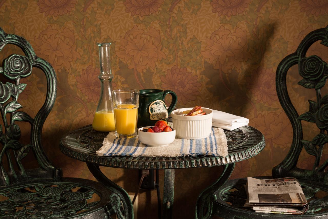 مبيت وإفطار خليج مورو Astor House المظهر الخارجي الصورة