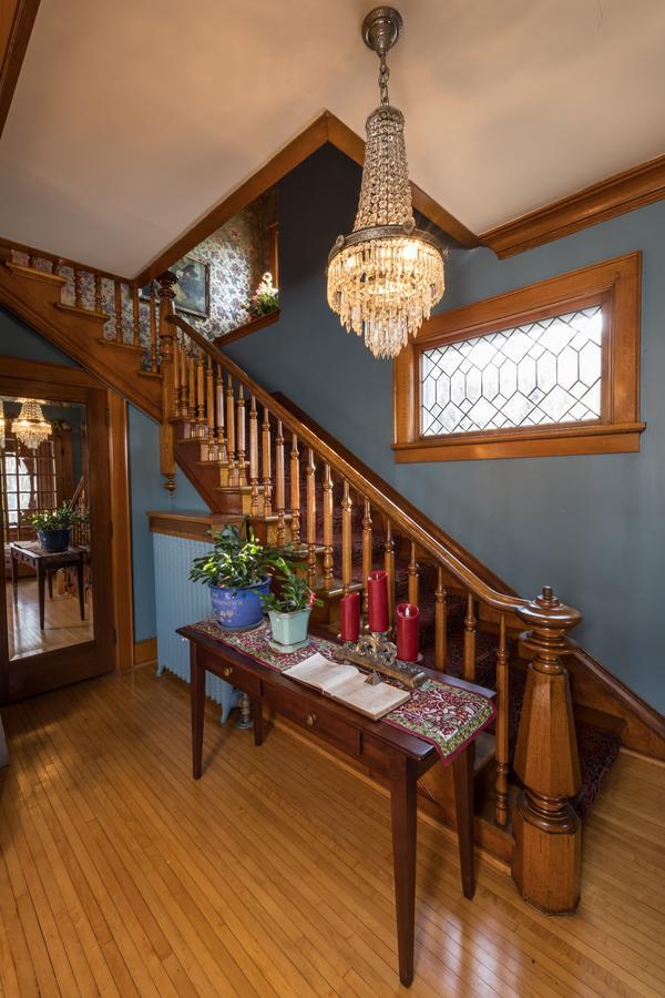 مبيت وإفطار خليج مورو Astor House المظهر الخارجي الصورة